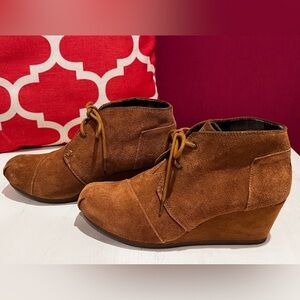 BOBS for Skechers - Tan Suede Lace-up Ankle Wedge Booties